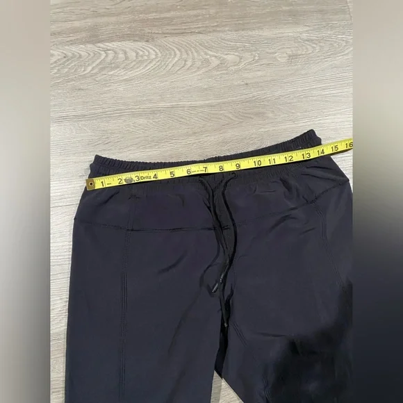 Lululemon Ultra Light Cropped Pull‎ On Athletic Pants - Picture 4 of 6